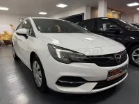 Usado Opel Astra Edition 110 CV (80 kW) 2020 Blanco Familiar