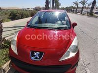 Usado Peugeot 207 75 CV (55 kW) 2007 Rojo Berlina