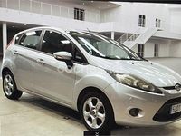 Usado Ford Fiesta Trend 90 CV (66 kW) 2009 Gris / plata Utilitario