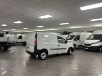 Usado Renault Kangoo 75 CV (55 kW) 2019 Blanco Monovolumen