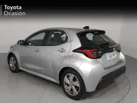 Usado Toyota Yaris Hybrid Active 116 CV (85 kW) 2025 Gris / plata Berlina