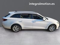 Usado Seat Leon Style 115 CV (84 kW) 2021 Blanco Familiar