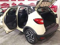 Usado Renault Captur Intens 90 CV (66 kW) 2015 Beige SUV