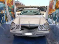 Usado Mercedes E300 Avantgarde 177 CV (130 kW) 1998 Gris / plata Berlina