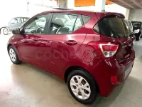 Usado Hyundai i10 66 CV (48 kW) 2014 Granate Utilitario