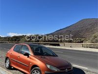 Usado Peugeot 206 75 CV (55 kW) 2000 Naranja Berlina