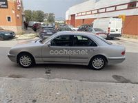 Käytetty Mercedes E200 Elegance 163 HP (119 kW) 2000 Harmaa Sedan