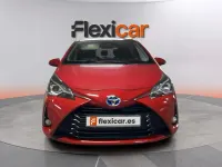 Usado Toyota Yaris Hybrid Active 100 CV (73 kW) 2018 Rojo Berlina