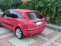 Usado Ford Focus Trend 100 CV (73 kW) 2003 Rojo Berlina