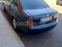 Usado VW Passat Advance 130 CV (95 kW) 2003 Azul Berlina