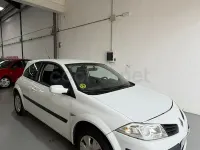 Usado Renault Mégane Authentique 85 CV (62 kW) 2006 Blanco Berlina