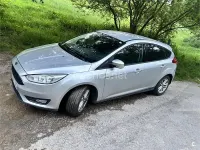 Usado Ford Focus Trend 125 CV (91 kW) 2015 Gris / plata Berlina
