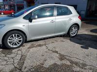 Usado Toyota Auris Active 101 CV (74 kW) 2010 Gris / plata Berlina