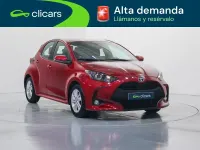 Usado Toyota Yaris Hybrid Active 75 CV (55 kW) 2022 Rojo