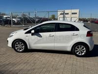 Usado Kia Rio 85 CV (62 kW) 2011 Blanco Berlina