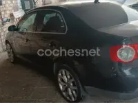 Usado VW Jetta Advance 105 CV (77 kW) 2007 Negro Berlina