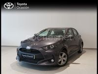 Usado Toyota Yaris Hybrid Active 116 CV (85 kW) 2024 Gris / plata Berlina