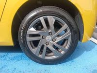 Usado Peugeot 208 Active 101 CV (74 kW) 2022 Amarillo Utilitario