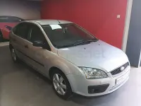 Używany Ford Focus Trend 100 KM (73 kW) 2005 Szary Sedan/Limuzyna