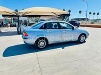 Usado Ford Focus Ghia 100 CV (73 kW) 2004 Azul Berlina