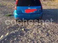 Usado Ford Fiesta 90 CV (66 kW) 2004 Azul Utilitario