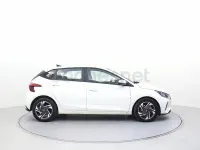Usado Hyundai i20 100 CV (73 kW) 2021 Blanco Utilitario