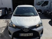 Usado Toyota Yaris Active 90 CV (66 kW) 2015 Gris / plata Utilitario