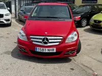 Usado Mercedes B200 140 CV (102 kW) 2010 Granate Monovolumen