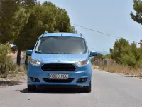 Usado Ford Tourneo Courier Trend 100 CV (73 kW) 2015 Azul Monovolumen