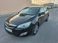 Usado Opel Astra Enjoy 110 CV (80 kW) 2011 Negro Berlina
