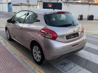 Usado Peugeot 208 Access 82 CV (60 kW) 2016 Rosa Utilitario