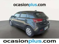 Usado Kia Rio 84 CV (61 kW) 2019 Gris Utilitario