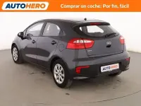 Usado Kia Rio 85 CV (62 kW) 2016 Gris Utilitario