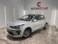 Usado Kia Rio 84 CV (61 kW) 2022 Gris / plata Berlina