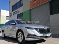 Usado Skoda Octavia Ambition 150 CV (110 kW) 2020 Gris / plata Familiar