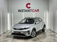 Usado Kia Stonic 100 CV (73 kW) 2022 Gris / plata SUV