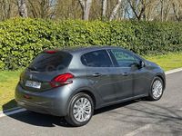 Usado Peugeot 208 Allure 100 CV (73 kW) 2017 Gris / plata Utilitario