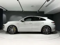 Usado Porsche Cayenne Turbo E-Hybrid 740 CV (544 kW) 2025 Gris SUV
