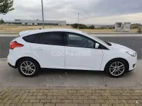 Usado Ford Focus Trend 125 CV (91 kW) 2018 Blanco Berlina
