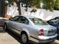 Usado VW Passat Edition 100 CV (73 kW) 2005 Gris / plata Berlina