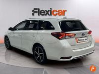 Usado Toyota Auris Hybrid Active 136 CV (100 kW) 2017 Blanco Familiar