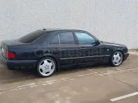 Usado Mercedes E55 AMG AMG 354 CV (260 kW) 1998 Negro Berlina
