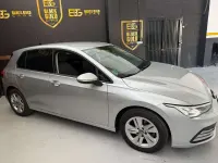 Usado VW Golf VIII Life 116 CV (85 kW) 2022 Gris Utilitario