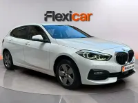 Begagnad BMW 118 136 HK (100 kW) 2022 Vit Halvkombi
