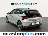 Usado Hyundai i20 101 CV (74 kW) 2022 Plateado Utilitario