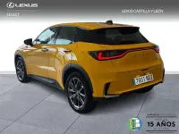 Usado Lexus LBX 136 CV (100 kW) 2025 Amarillo SUV