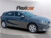 Usado Kia Ceed 136 CV (100 kW) 2023 Gris Utilitario