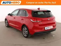 Usado Hyundai i30 120 CV (88 kW) 2019 Rojo Berlina
