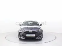 Usado Toyota Yaris Hybrid Active 116 CV (85 kW) 2025 Gris / plata Berlina