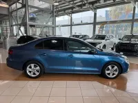 Usado VW Jetta Advance 110 CV (80 kW) 2016 Azul Berlina